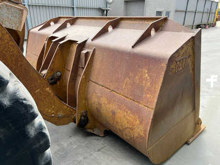 Chargeuse sur pneus 2006 Caterpillar 966 H (12)