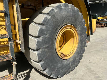 Chargeuse sur pneus 2006 Caterpillar 966 H (19)