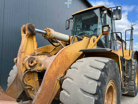 Chargeuse sur pneus 2006 Caterpillar 966 H (9)