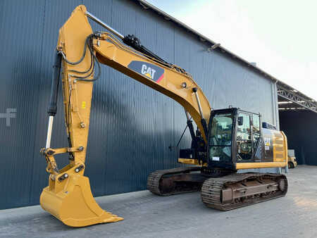 Koparki gąsienicowe 2013 Caterpillar 323E L (2)