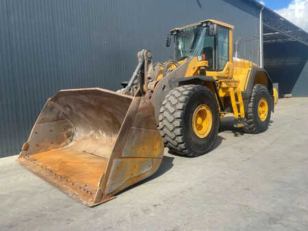 Ładowarki kołowe 2011 Volvo L180G (1)
