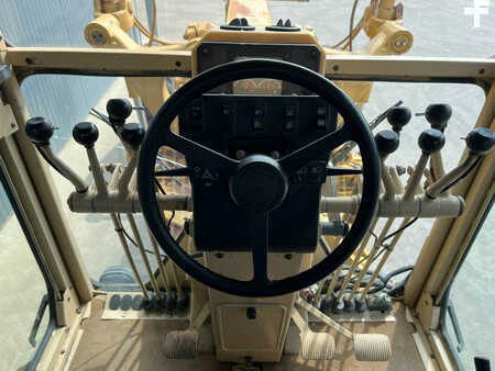 Livellatrici 2003 Caterpillar 140H (23)