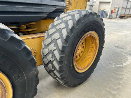 Livellatrici 2003 Caterpillar 140H (30)