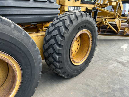 Livellatrici 2003 Caterpillar 140H (32)