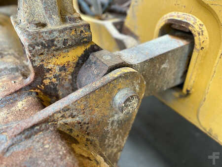 Grondschuivers 2011 Caterpillar D6N LGP (24)