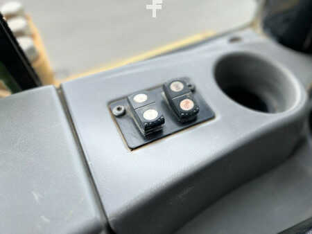 Grondschuivers 2011 Caterpillar D6N LGP (33)