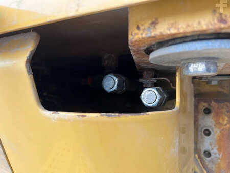 Grondschuivers 2011 Caterpillar D6N LGP (5)