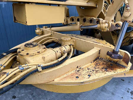 Livellatrici 1997 Caterpillar 140H (14)