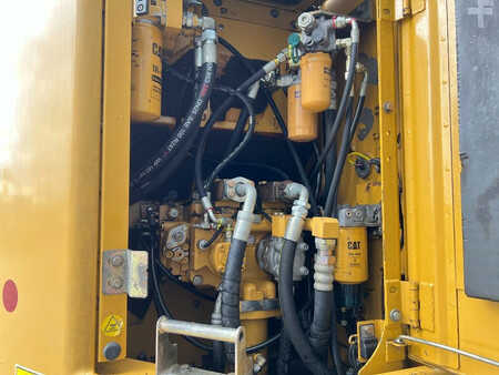 Escavadora de rastos 2009 Caterpillar 328D LCR (22)