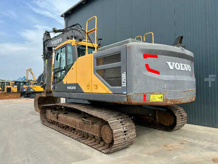 Korečková rýpadla 2015 Volvo EC250E L (37)