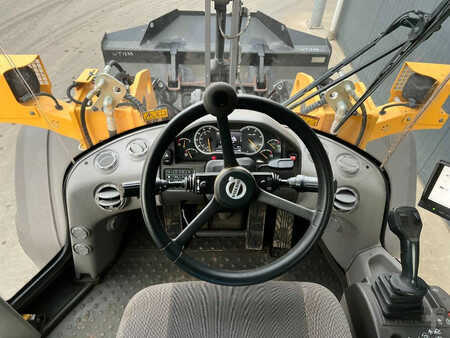 Ładowarki kołowe 2015 Volvo L90H (39)