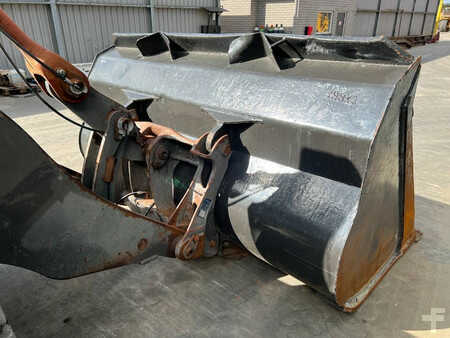 Ładowarki kołowe 2011 Volvo L90F (15)