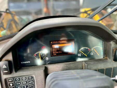 Ładowarki kołowe 2011 Volvo L90F (22)