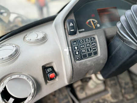 Ładowarki kołowe 2011 Volvo L90F (23)