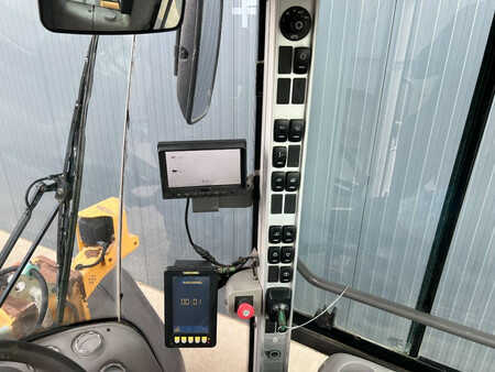 Ładowarki kołowe 2011 Volvo L90F (27)