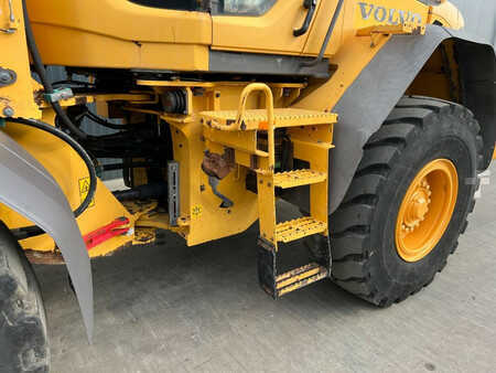 Ładowarki kołowe 2011 Volvo L90F (8)