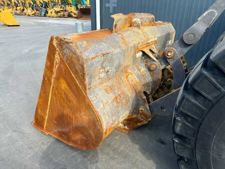 Ładowarki kołowe 2004 Volvo L60E (11)