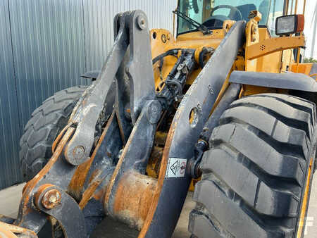 Ładowarki kołowe 2004 Volvo L60E (12)