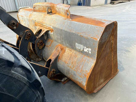 Ładowarki kołowe 2004 Volvo L60E (15)