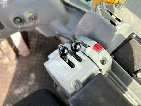 Ładowarki kołowe 2004 Volvo L60E (24)