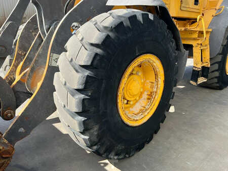 Ładowarki kołowe 2004 Volvo L60E (35)