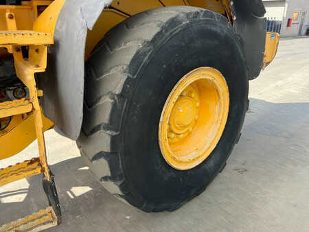 Ładowarki kołowe 2004 Volvo L60E (36)