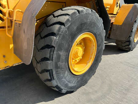 Ładowarki kołowe 2004 Volvo L60E (37)