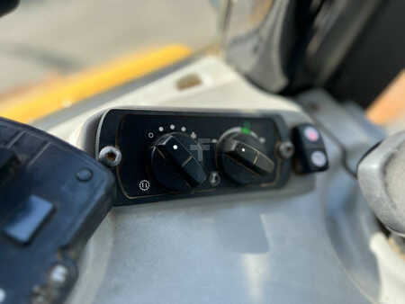 Grondschuivers 2016 Caterpillar D6N LGP (32)