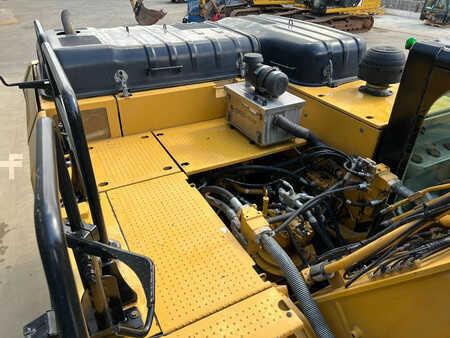 Escavadora de rastos 2015 Caterpillar 336F LN (19)