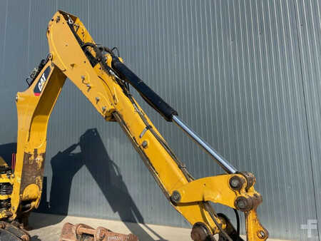 Rigid Backhoe Loader 2017 Caterpillar 432F2 (22)