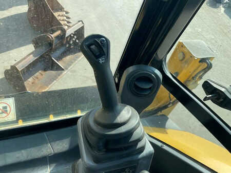 Rigid Backhoe Loader 2017 Caterpillar 432F2 (33)