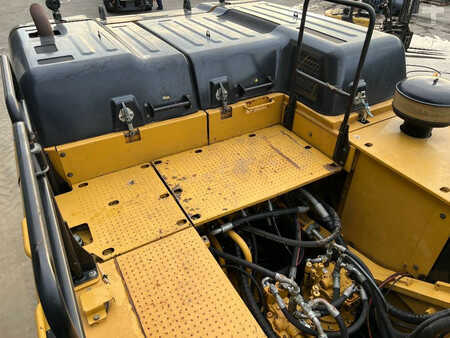 Escavadora de rastos 2015 Caterpillar 352FL ME (32)