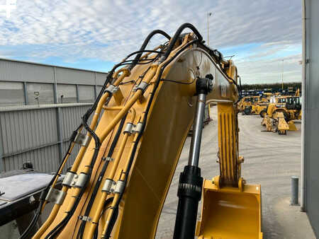 Escavadora de rastos 2015 Caterpillar 352FL ME (35)