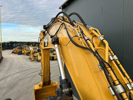 Escavadora de rastos 2015 Caterpillar 352FL ME (36)