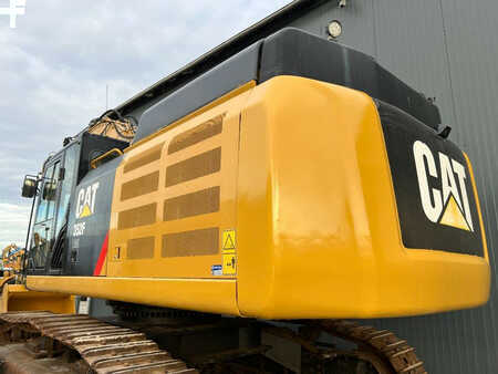 Escavadora de rastos 2015 Caterpillar 352FL ME (7)