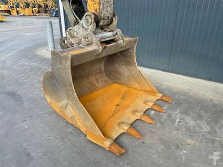 Koparki gąsienicowe 2014 Liebherr R922 SLC (11)