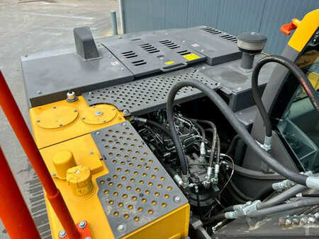 Escavadora de rastos 2025 Volvo EC210 (32)