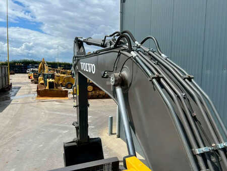Escavadora de rastos 2025 Volvo EC210 (38)