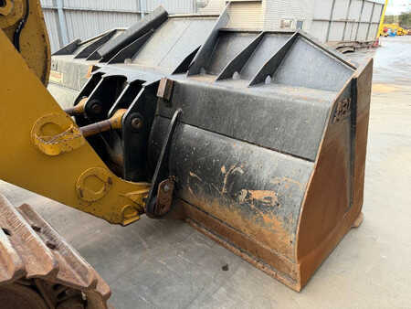 Chargeuse sur chenilles 2010 Caterpillar 973D (11)