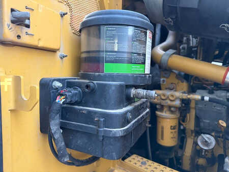 Chargeuse sur chenilles 2010 Caterpillar 973D (14)
