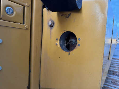 Chargeuse sur chenilles 2010 Caterpillar 973D (18)