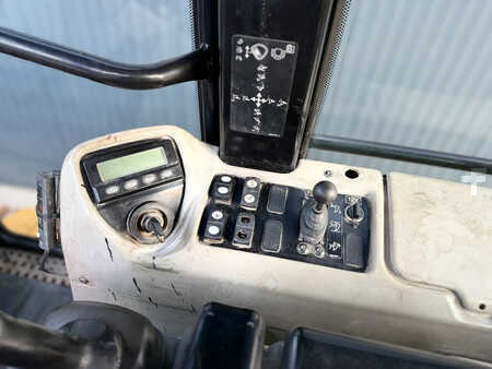 Chargeuse sur chenilles 2010 Caterpillar 973D (29)