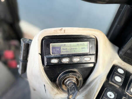 Chargeuse sur chenilles 2010 Caterpillar 973D (35)