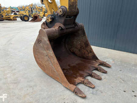 Korečková rýpadla 2016 Caterpillar 320FL VA (13)