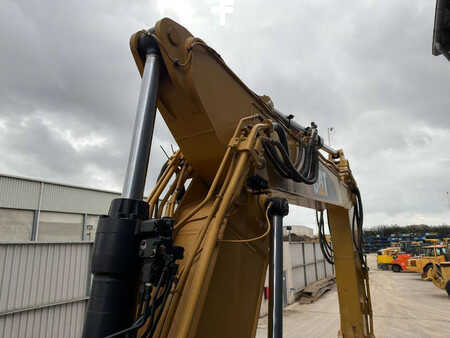 Korečková rýpadla 2016 Caterpillar 320FL VA (22)