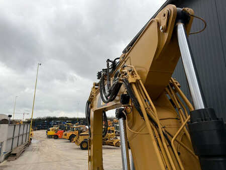 Korečková rýpadla 2016 Caterpillar 320FL VA (23)