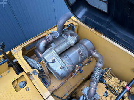 Korečková rýpadla 2016 Caterpillar 320FL VA (25)