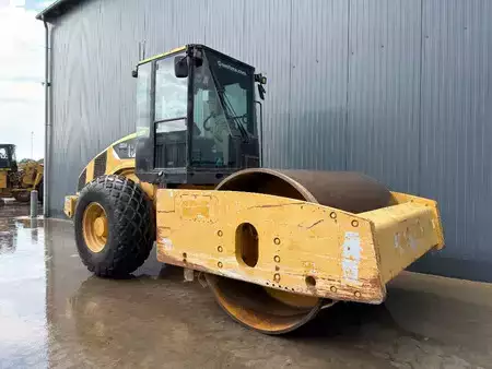 Compactador monocilíndrico 2010 Caterpillar CS74 (1)