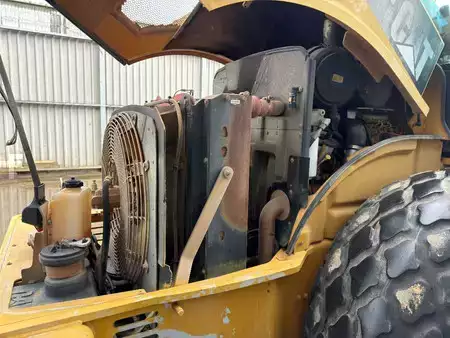Compactador monocilíndrico 2010 Caterpillar CS74 (12)