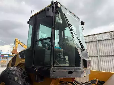 Compactador monocilíndrico 2010 Caterpillar CS74 (13)